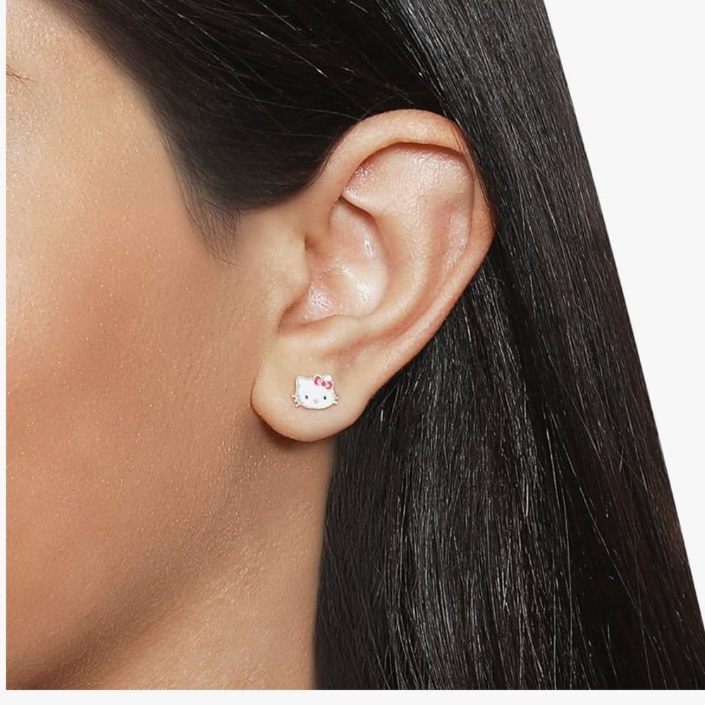 NIB hello kitty face stud earrings